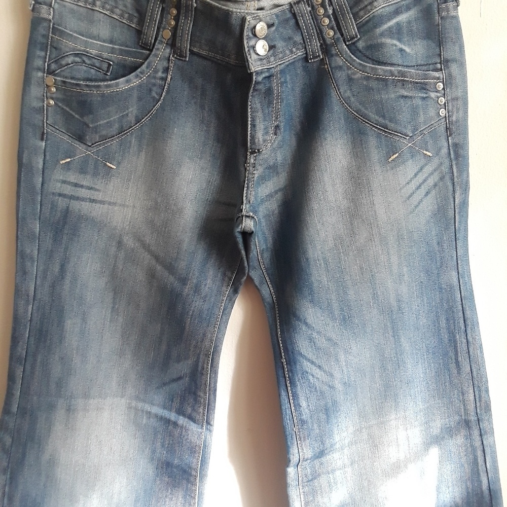 Low rise, flared jeans